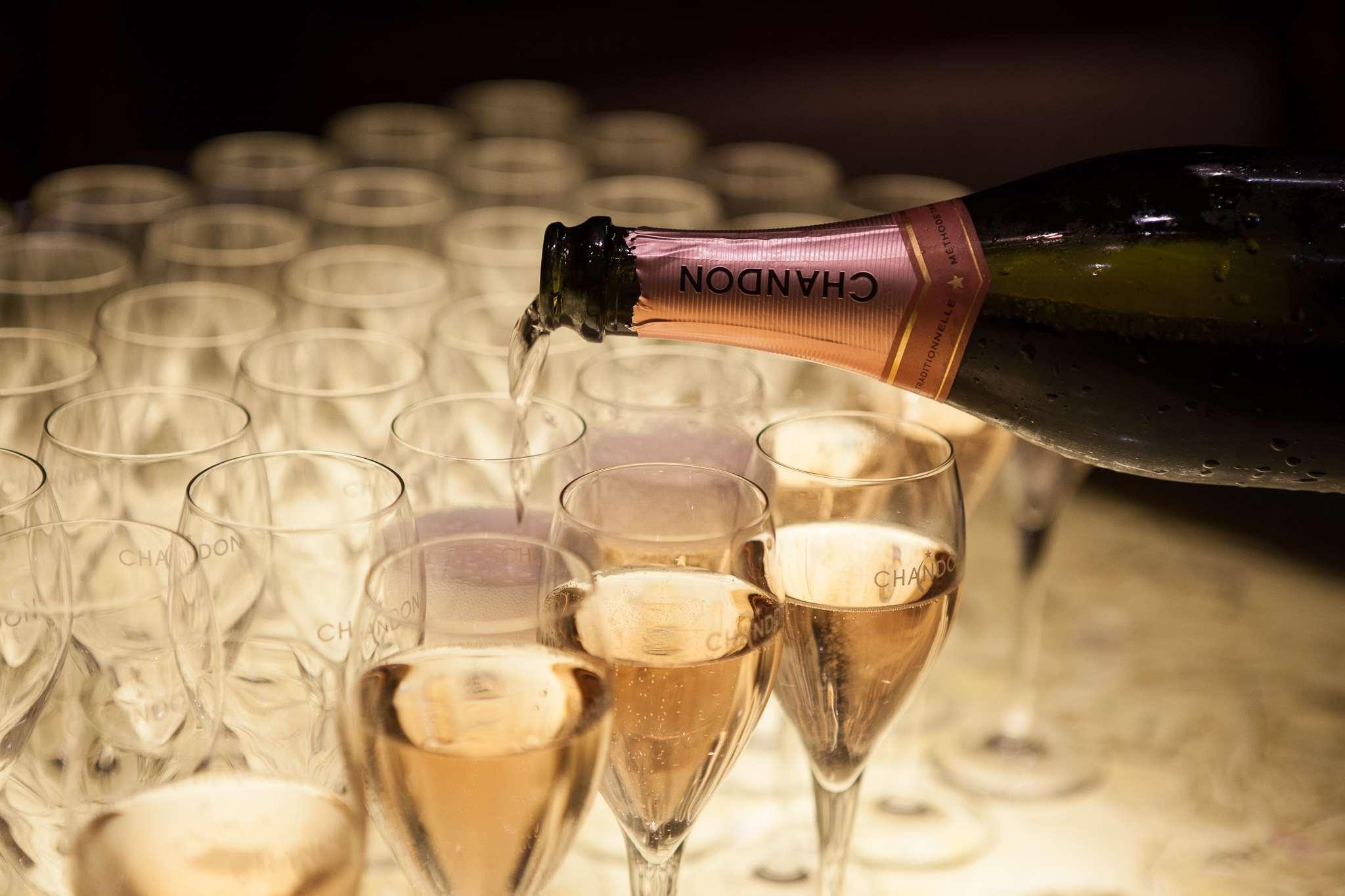 Park Hyatt Melbourne Hotel Buitenkant foto Champagne being poured