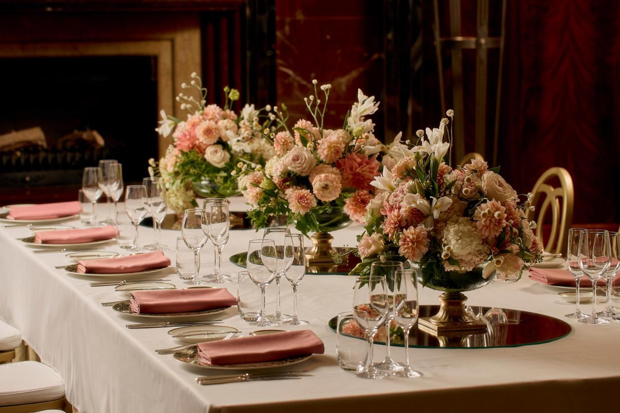 Park Hyatt Melbourne Hotel Buitenkant foto A table set for a formal dinner