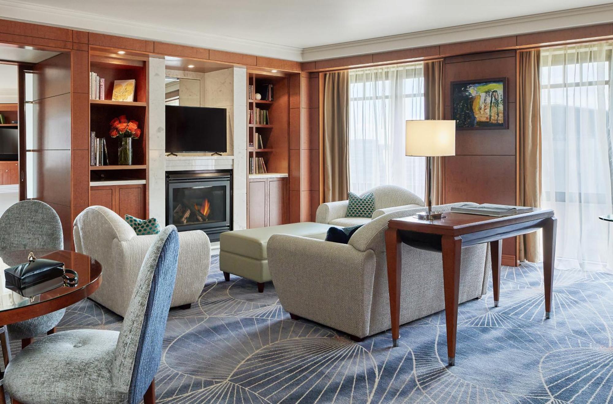 Park Hyatt Melbourne Hotel Buitenkant foto Living room of a suite at the Fairmont Olympic Hotel