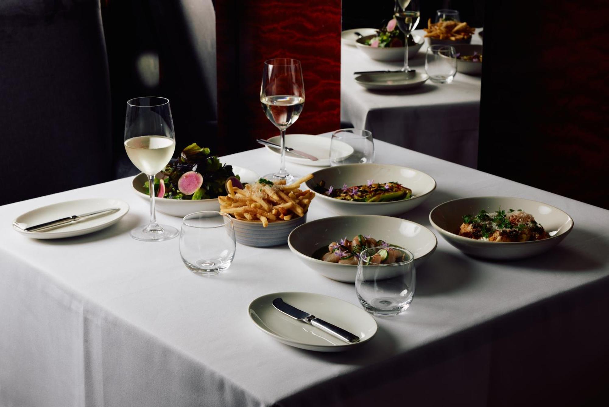 Park Hyatt Melbourne Hotel Buitenkant foto A selection of dishes at the restaurant