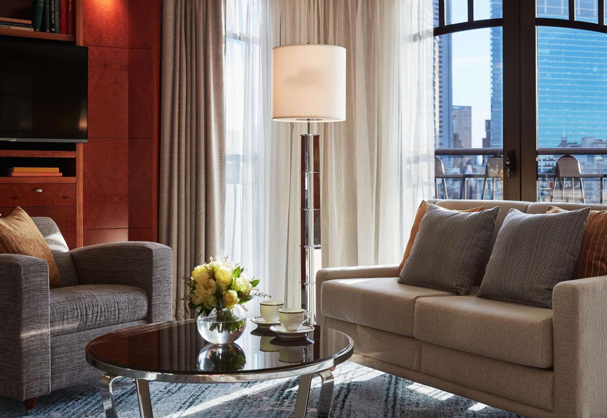 Park Hyatt Melbourne Hotel Buitenkant foto A living room at the Mandarin Oriental, New York