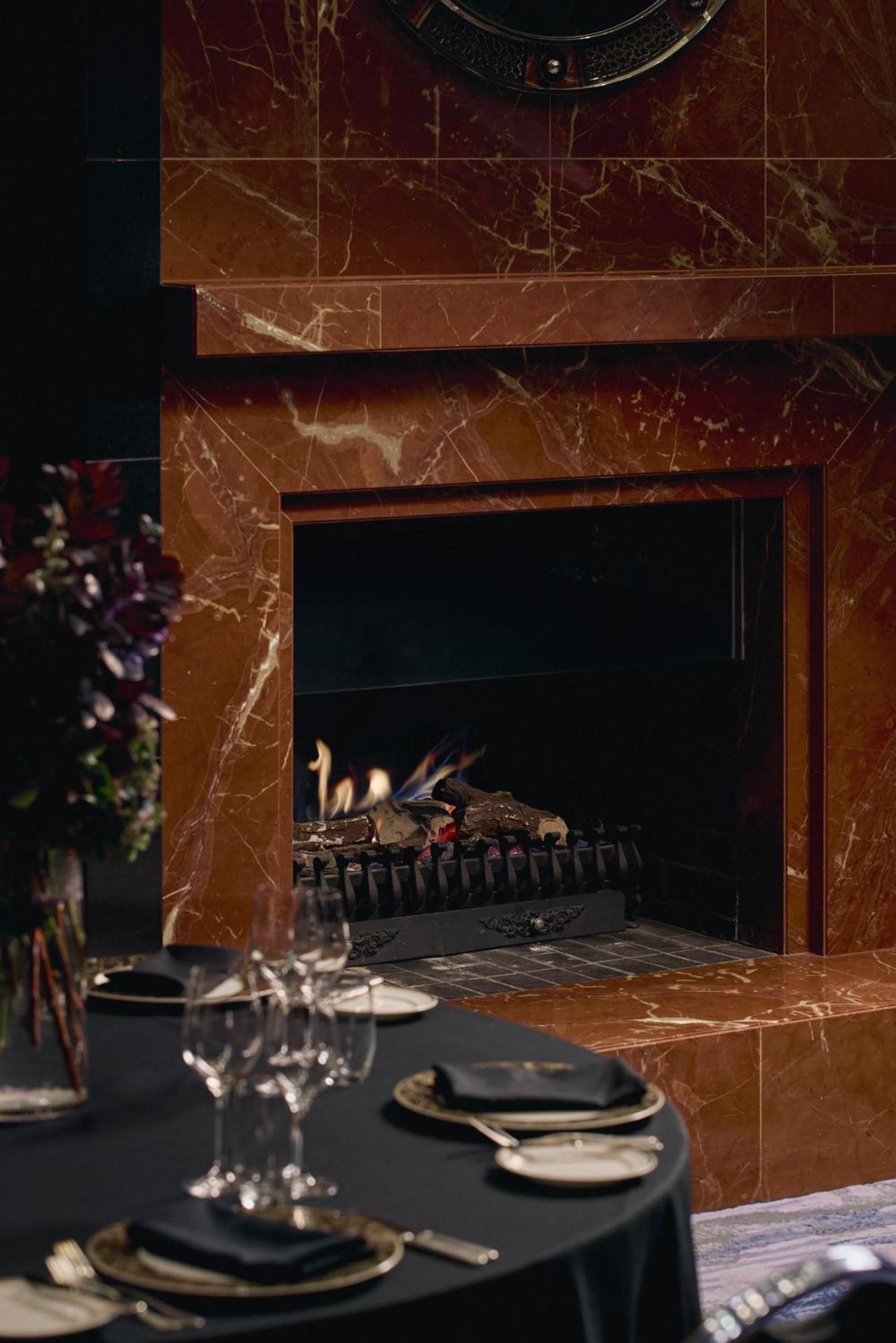 Park Hyatt Melbourne Hotel Buitenkant foto A fireplace in the White House